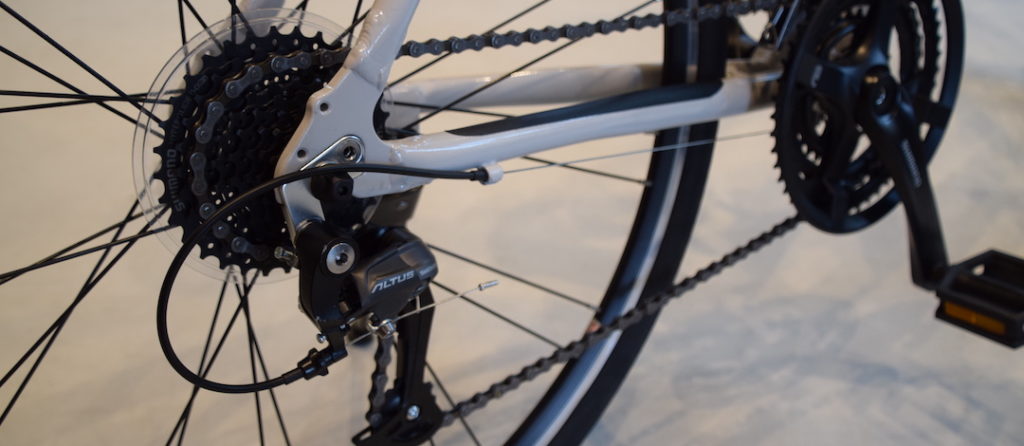 自転車 軽く回転させるとコツコツと当たる感触がある